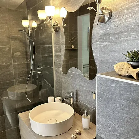 Casa Makatea By Fewotessin Holiday home Brione sopra Minusio